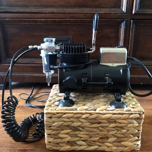 Iwata airbrush compressor - Picture 5 of 9